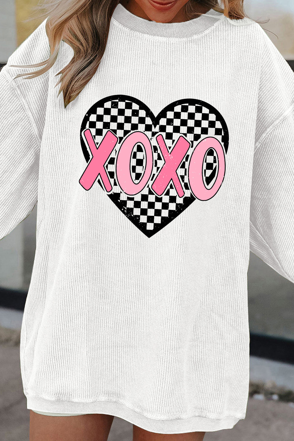 White Valentines XOXO Checkered Heart Printed Baggy Corded Sweatshirt