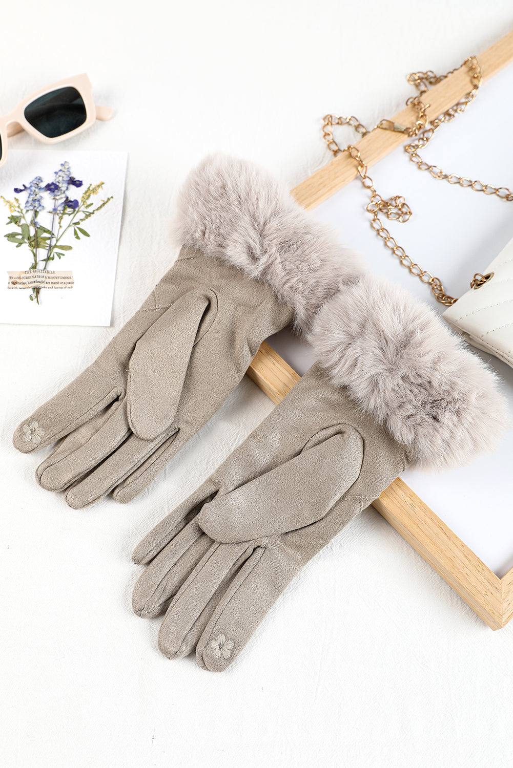 Parchment Rhombus Texture Plush Cuff Gloves