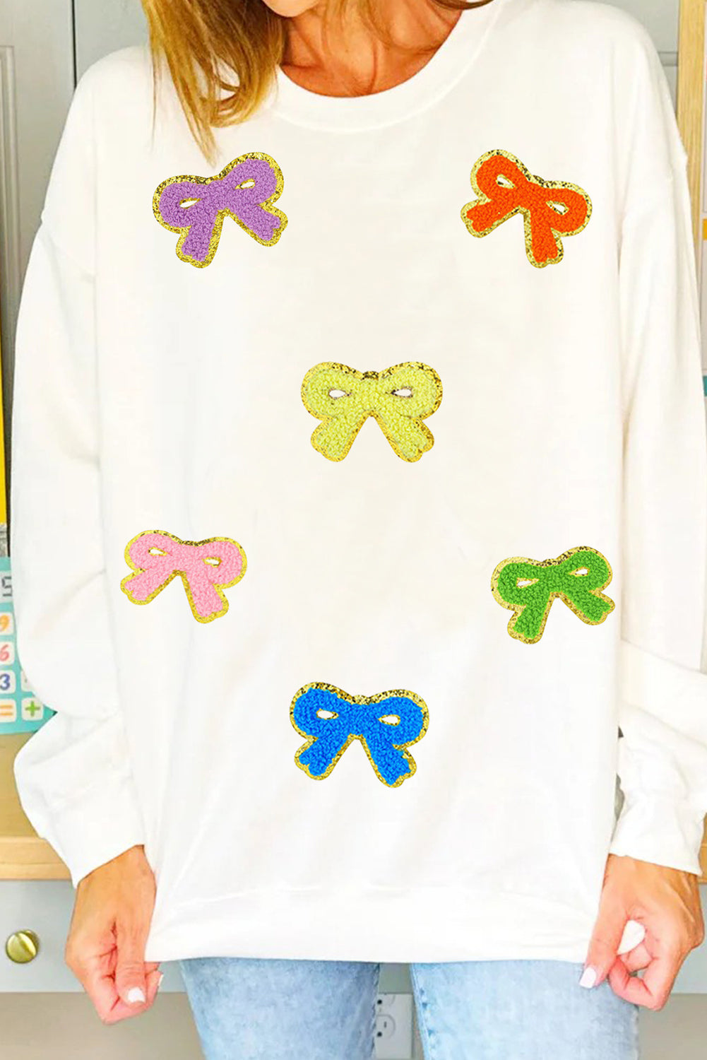 White Chenille Bowknot Patched Graphic Crewneck Sweatshirt