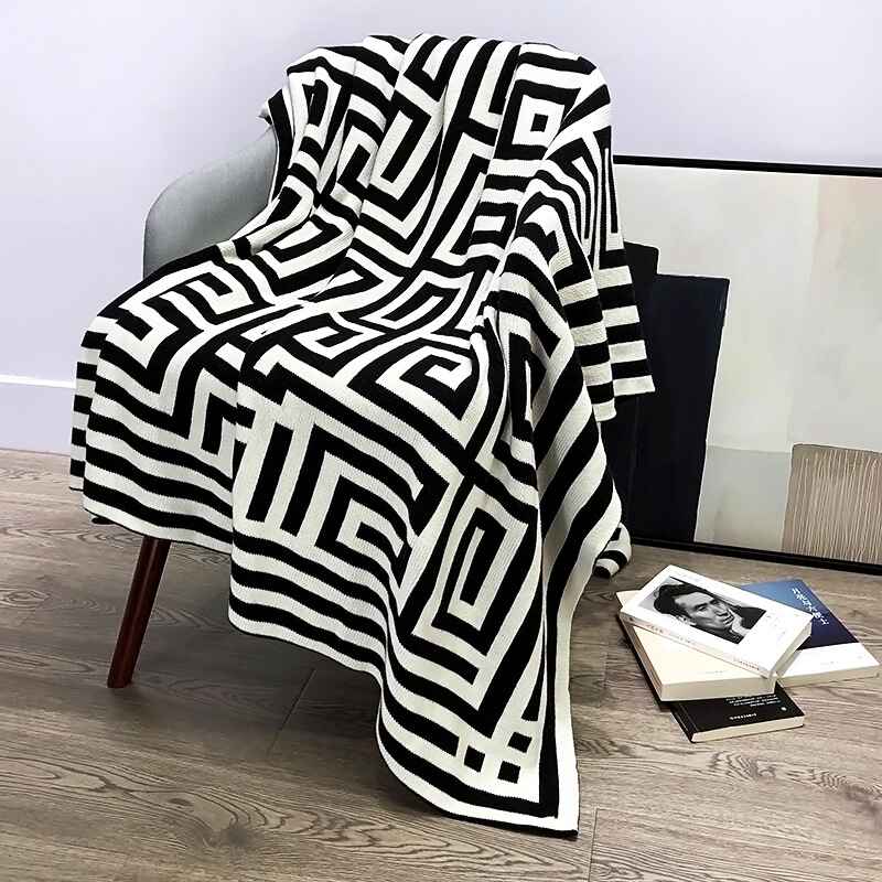 KnittedBlanket-Soft-BlackandWhiteMesh