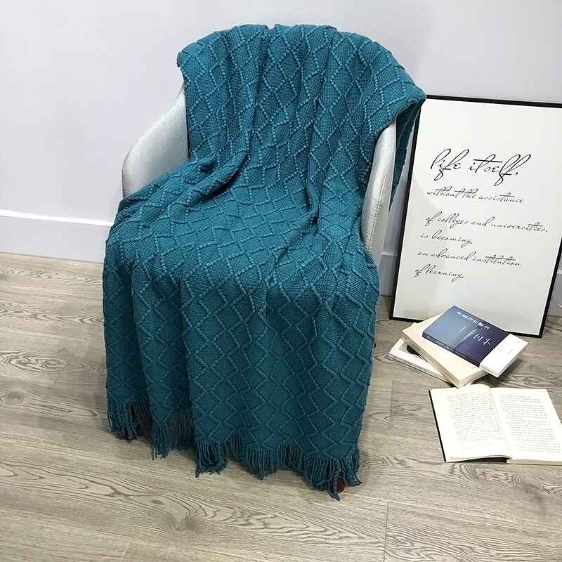 Textured-Knitted-Soft-Throw-Blanket-with-Tassels-dark-green